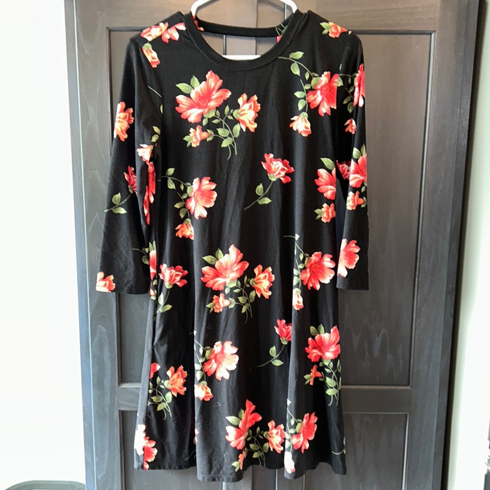 Women’s floral dress with the back cut out stretchy size medium